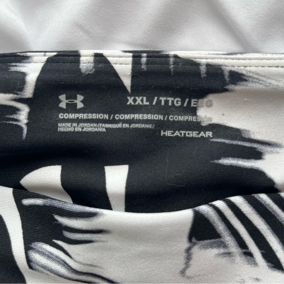 Under Armor Compression HeatGear size XL. Black & white patterns - Picture 2 of 3